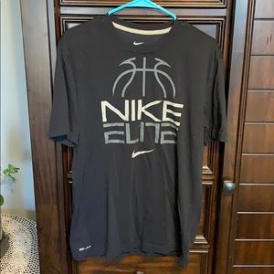 Nike men’s medium dri-fit t-shirt